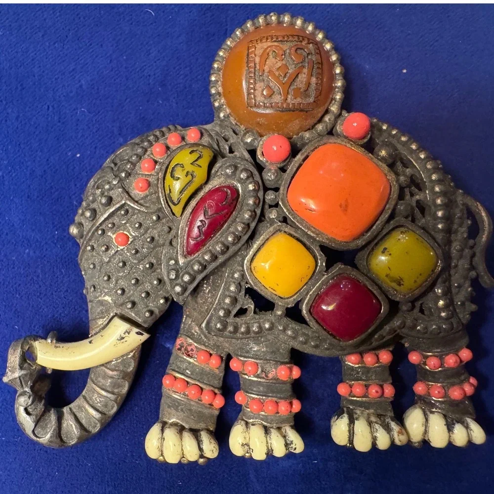 Vintage Unsigned Hattie Carnegie elephant, multicolored brooch 50 - 60's